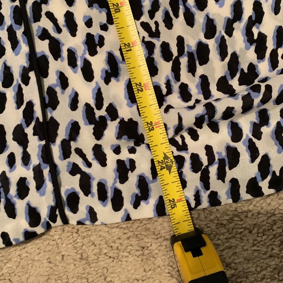 Banana Republic Animal Print Short Sleeve Ruffle Shirt. Size M. - Picture 14 of 15